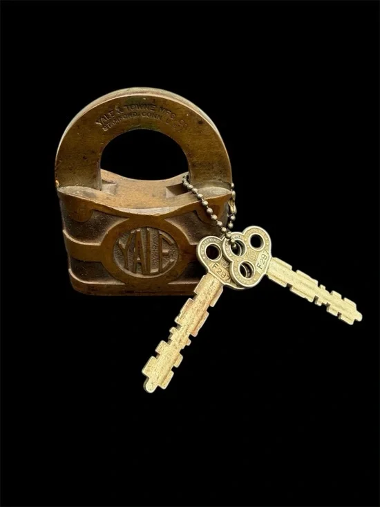 Yale & Towne Padlock - Picture 1 of 5